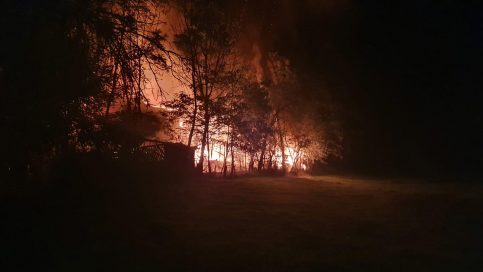 Un incendiu puternic cu o posibilă persoana carbonizată, izbucnit la o casă din Vulcana-Băi