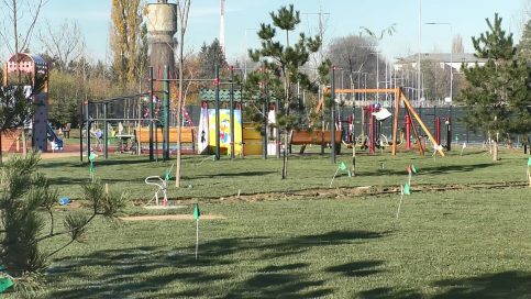 VIDEO. Noul parc din zona Dâmbovița Mall, realizat de Primăria Târgoviște, se apropie cu pași repez, de finalizare