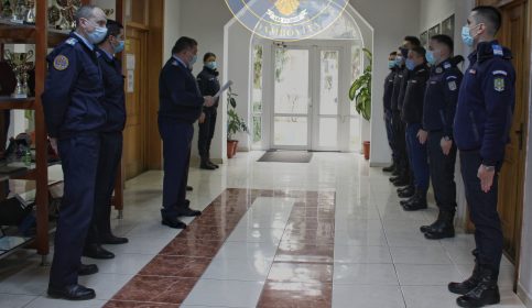 Opt studenți din Academia de Poliție „Alexandru Ioan Cuza” București în practică la Jandarmeria Dâmbovița