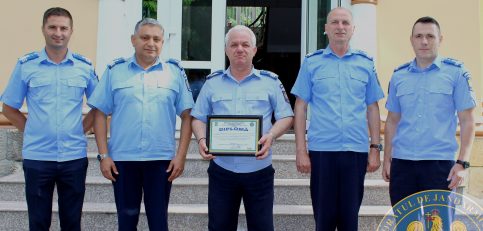 A decis să pună armele-n cui după 30 de ani de profesionalism, devotement și loialitate în haina bleu jandarm