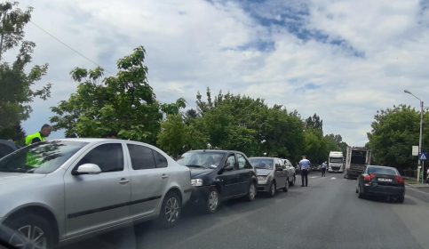 Pe Bulevardul Eroilor, coliziune între patru autoturisme