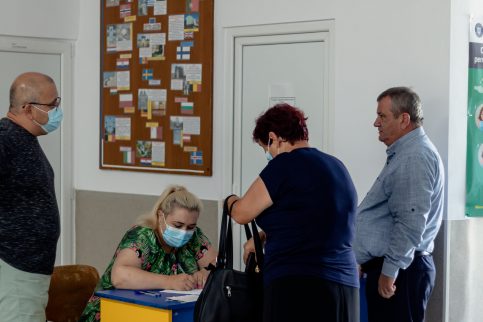 Primăria Văcărești oferă 50 de burse pentru elevii din comună