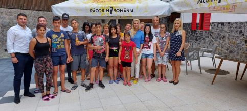 Tabără la munte,pentru 20 de adolescenți din cadrul Complexului „Floare-de-Colț” din Târgoviște