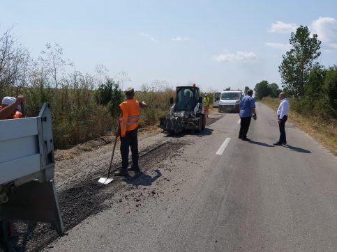ATENȚIE! Se lucrează pe drumurile județene, viteza trebuie adaptată la starea părţii carosabile