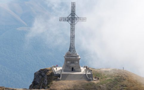 Ministerul Apărării Naționale: Reabilitarea Crucii Caraiman, misiune îndeplinită