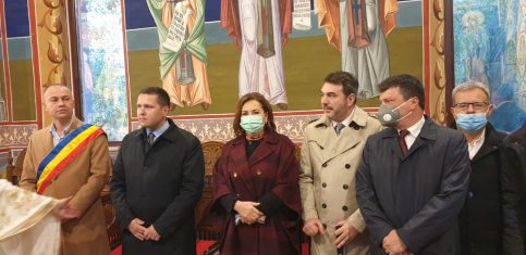 Deputatul Carmen Holban în mijlocul comunității de la Crângurile