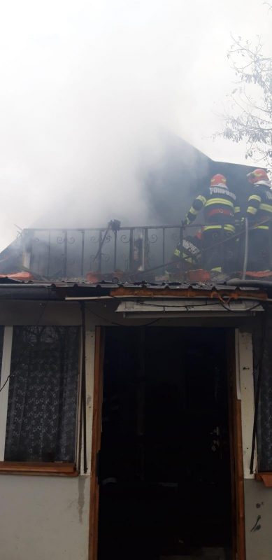 Incendii în gospodării din Voinești și Răscăeți