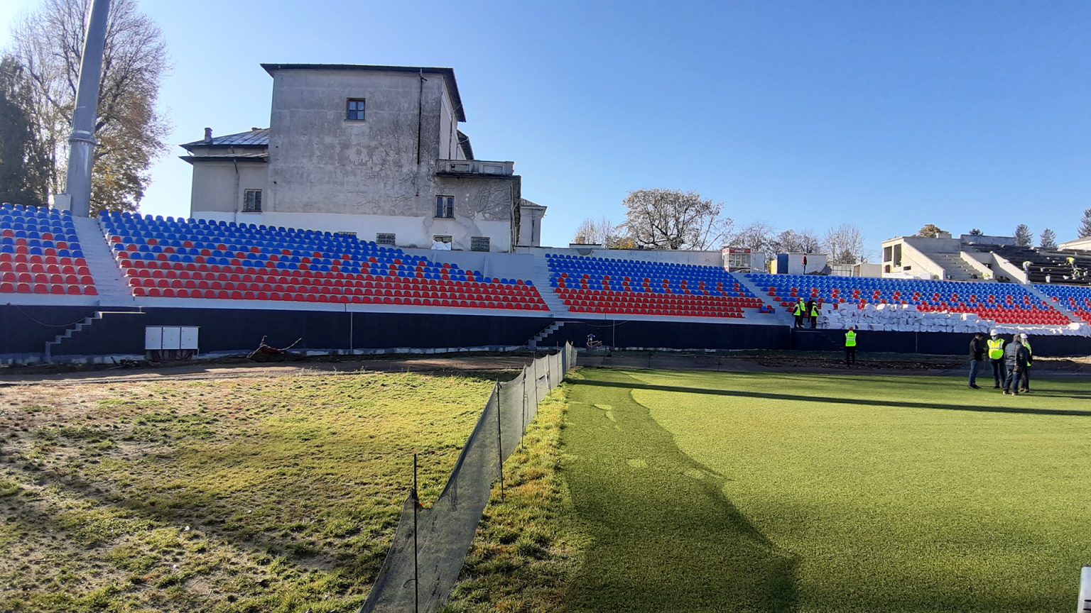 Se lucrează pe toate fronturile la Stadionul “Eugen Popescu”. VIDEO