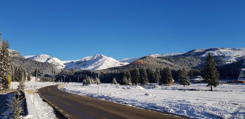 ATENȚIE,  turiștii care doresc să meargă în drumeție la munte, să se informeze despre starea traseului ce urmează să îl parcurgă