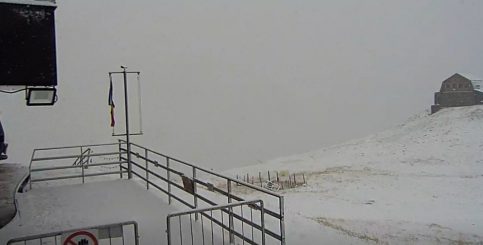 IARNĂ în toată regula, ninge ca-n povești