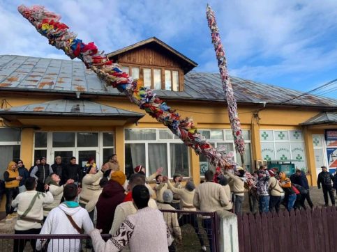 La Morteni, Geavrelele, în ziua de Bobotează,  obicei unic în ţară