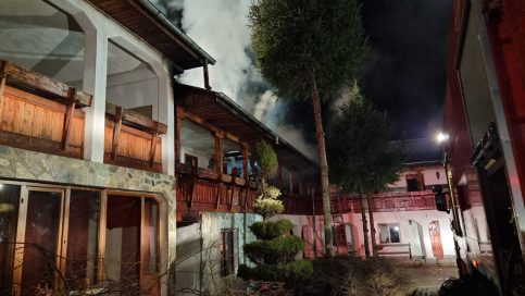 Incendiu izbucnit la acoperișul chiliilor din cadrul Mănăstirii Nucet