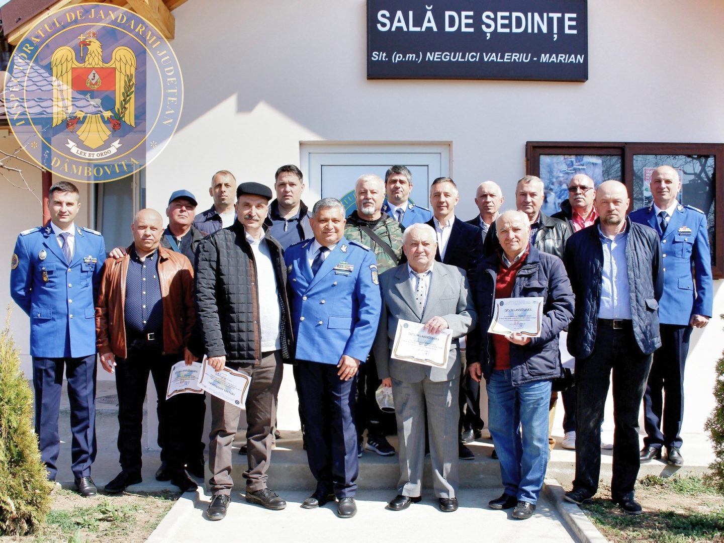 Jandarmii își onorează camarazii de armă care au purtat cu onoare, uniforma bleu-jandarm