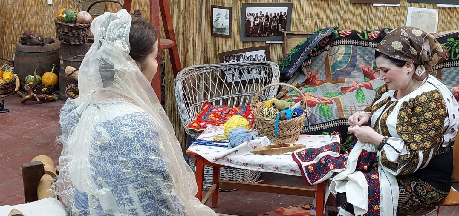 La data de 8 mai 2022, este sărbătorită Ziua Naţională a Portului Tradiţional din România