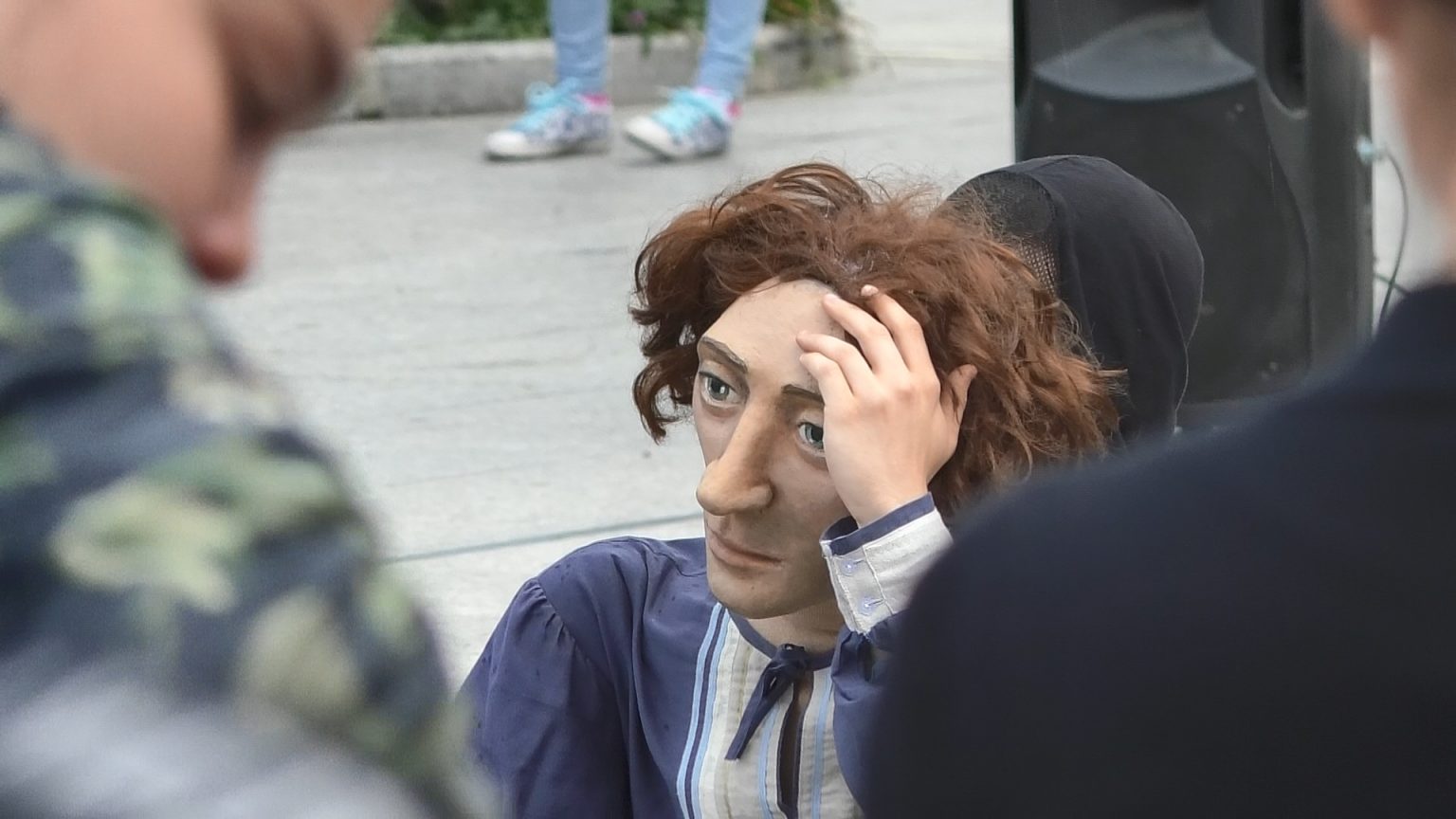 BABEL-Spectacolul Made of stone (Făcut din piatră),astfel, Târgoviște este capitala internațională a teatrului de stradă. VIDEO