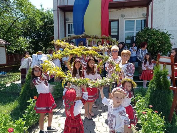 Cununa Sânzienelor și Ziua Universală a Iei, evenimente pregătite de Căminul Cultural „Izvor de Apă Vie”