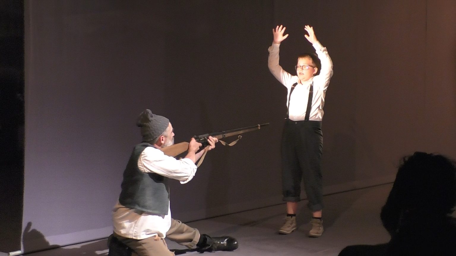 BABEL, Spectacolul „Moartea lui Ipu”, pus în scenă de Teatrul Dramatic „I.D. Sîrbu” Petroșani. VIDEO