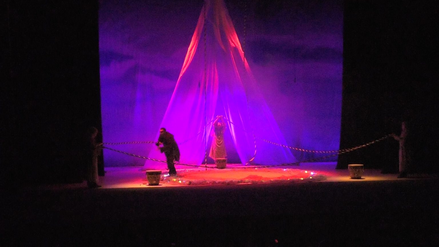 BABEL, Spectacolul Plângerea reginei-The Lament of the Queen, pus în scenă  de Teatru turc din Kazahstan. VIDEO
