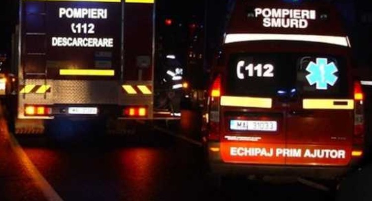 Cojasca, un autoturism s-a răsturnat, o persoană este încarcerată