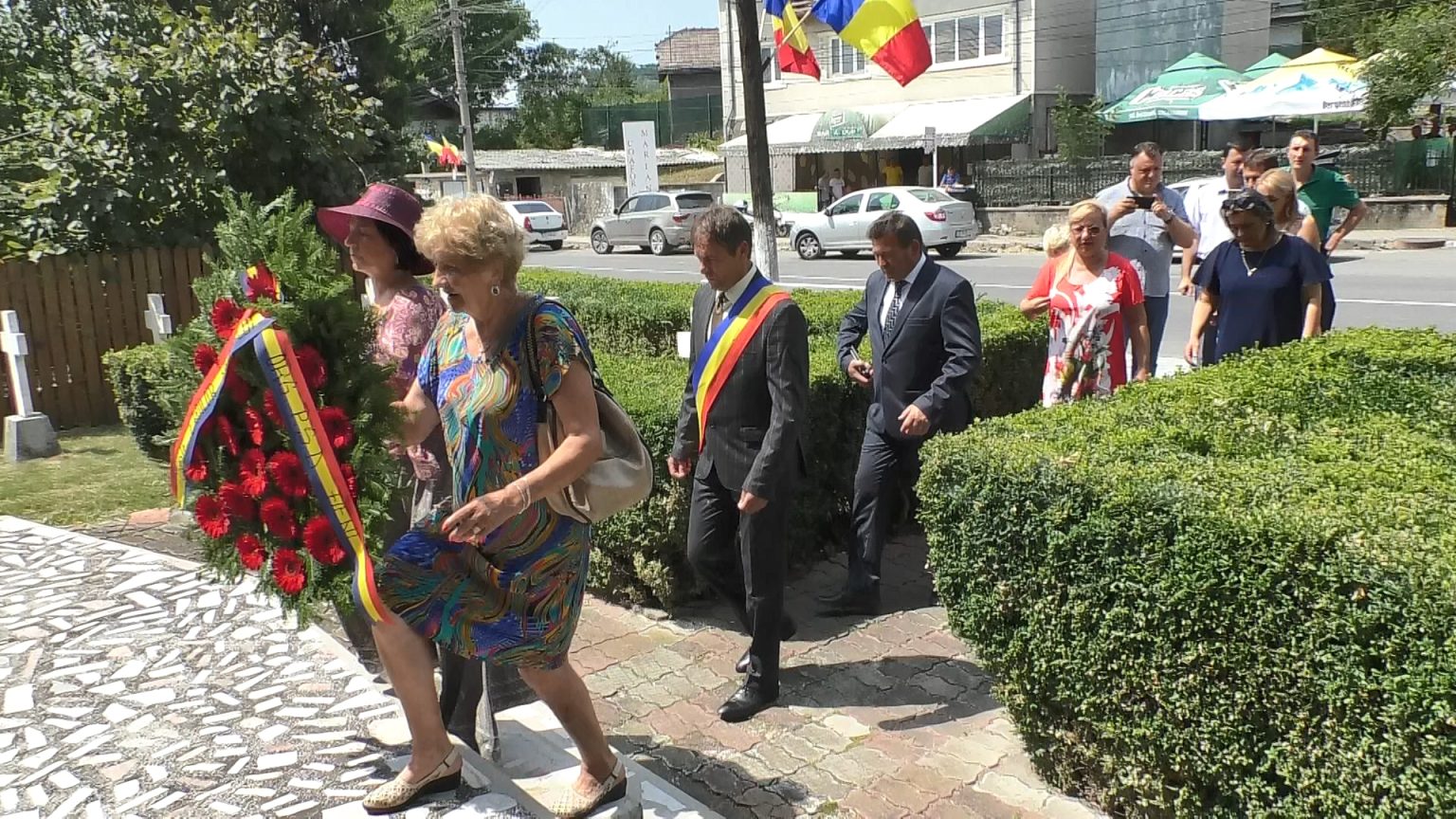 La  Fieni, slujbă de Te Deum și ceremonial în cinstea eroilor. VIDEO