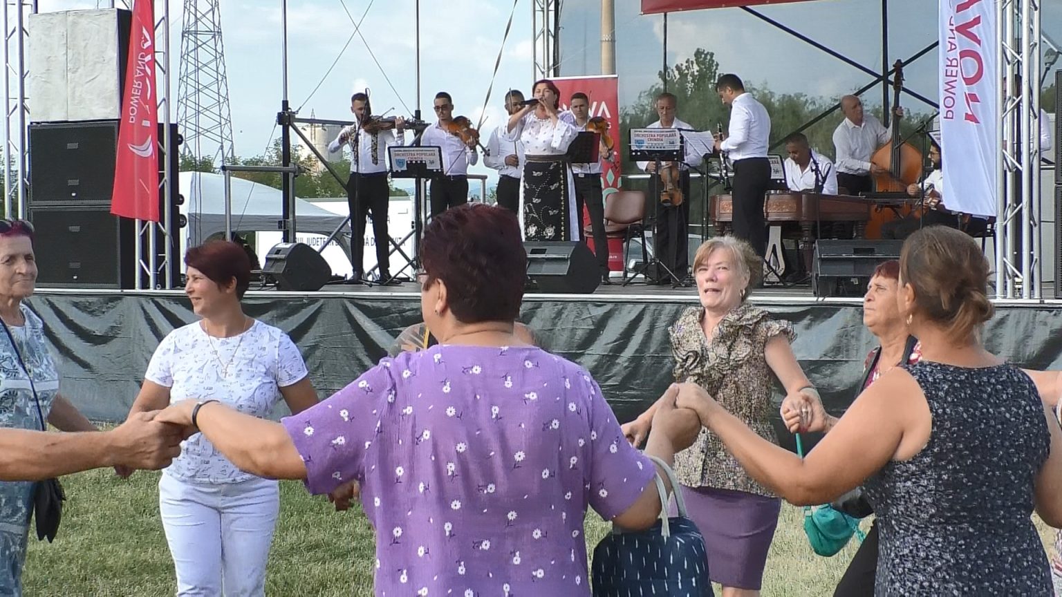 Mare sărbătoare la Șotânga, 6 august, o zi cu dublă semnificație. VIDEO