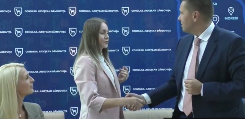 Nouă tineri au semnat contractele de internship la Consiliul Județean Dâmbovița