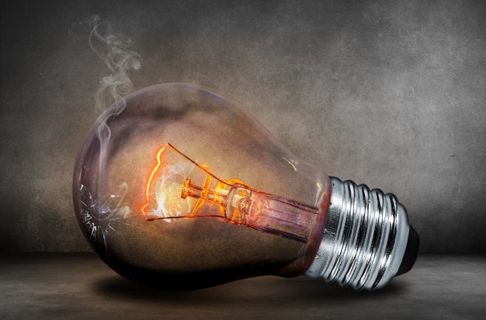 Comisia Europeană nu va prelungi măsurile de sprijin pentru energie, astfel că facturile românilor ar putea sări în aer la iarnă