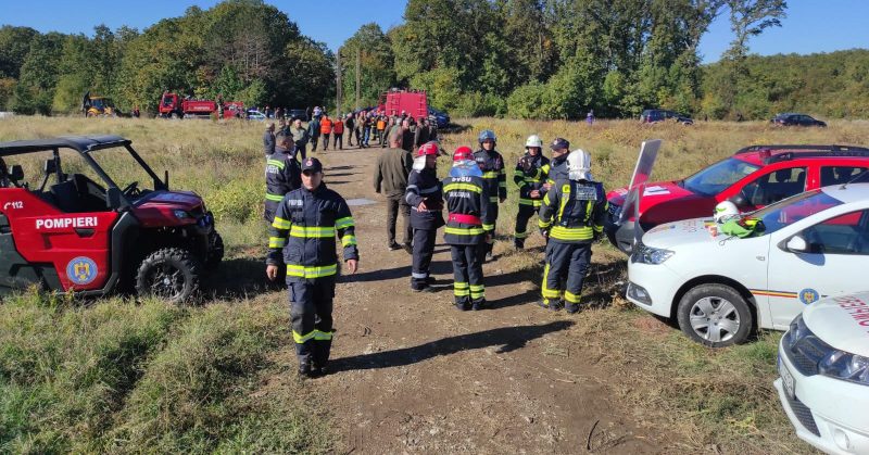 Flăcările au cuprins pădurea din zona fostului Parc Petrolier Căpșuna, comuna Cobia, alertă de grad zero în zona se afla si o persoană rătăcită, scenariul unui exercițiu desfășurat de ISU Dâmbovița