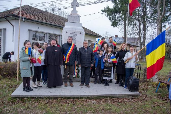 Școlarii și administrația locală de la Gura Foii  au sărbătorit cum se cuvine Ziua Națională a României. VIDEO