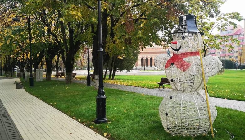 Municipiul Târgoviște, în atmosfera sărbătorilor de iarnă, iluminatul festiv va fi aprins în Ajun de Moș Nicolae, pe 5 decembrie,Moș Crăciun ajunge pe 16 decembrie