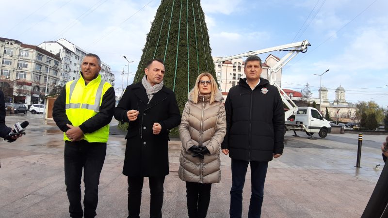 Municipiul Târgoviște intră în atmosfera magică de Crăciun. VIDEO