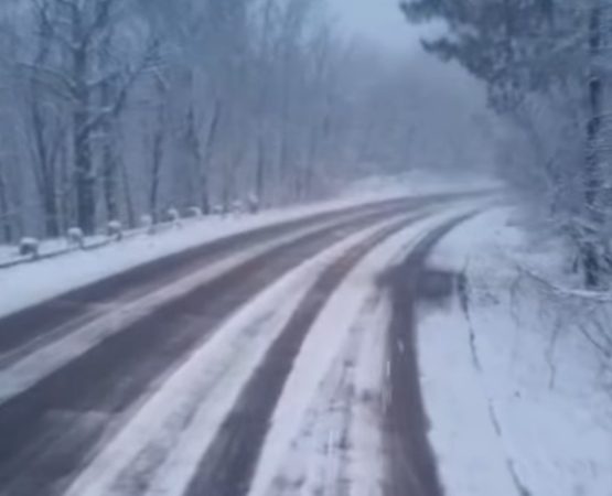 Schimbare radicală a vremii, ninsorile deja lovesc România. VIDEO