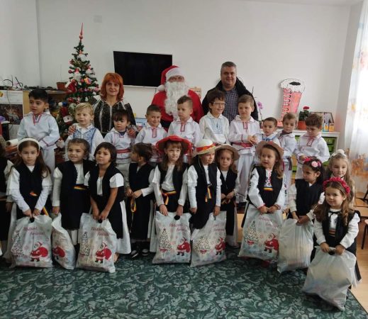Primaria și Consiliul Local Gura Foii au fost spiriduşii lui Moș Crăciun