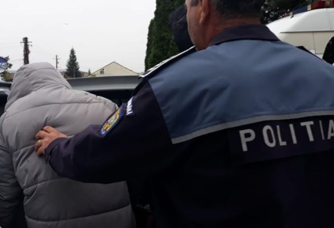 Tânăr reținut pentru că ar fi determinat o minoră de 13 ani, pe care ar fi cunoscut-o pe rețetele socializare, să întrețină relații sexuale