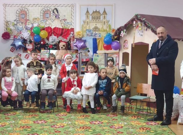 Administrația de la Morteni și-a îndeplinit cu brio misiunea de spiriduș al lui Moș Crăciun
