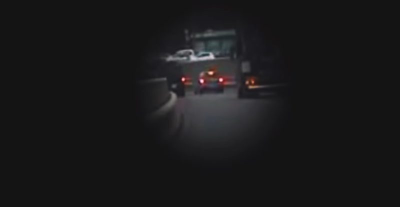 PERICOL PUBLIC! Fără permis, nu a oprit la trecerea de pietoni, nu a oprit la semnalele polițistului și a fugit în trombă. VIDEO