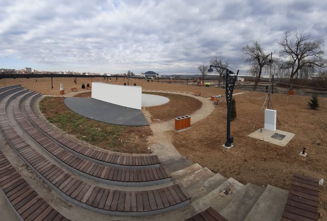 SE LUCREAZĂ la amenajarea lacului și a celui mai mare parc din Târgoviște, în zona Complexului Turistic de Natație Târgoviște. VIDEO