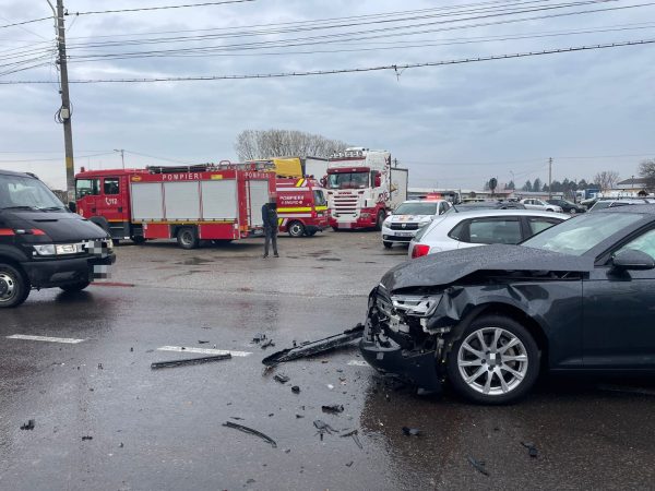 Coliziune între două autoturisme pe strada Șerban Cioculescu, orașul Găești