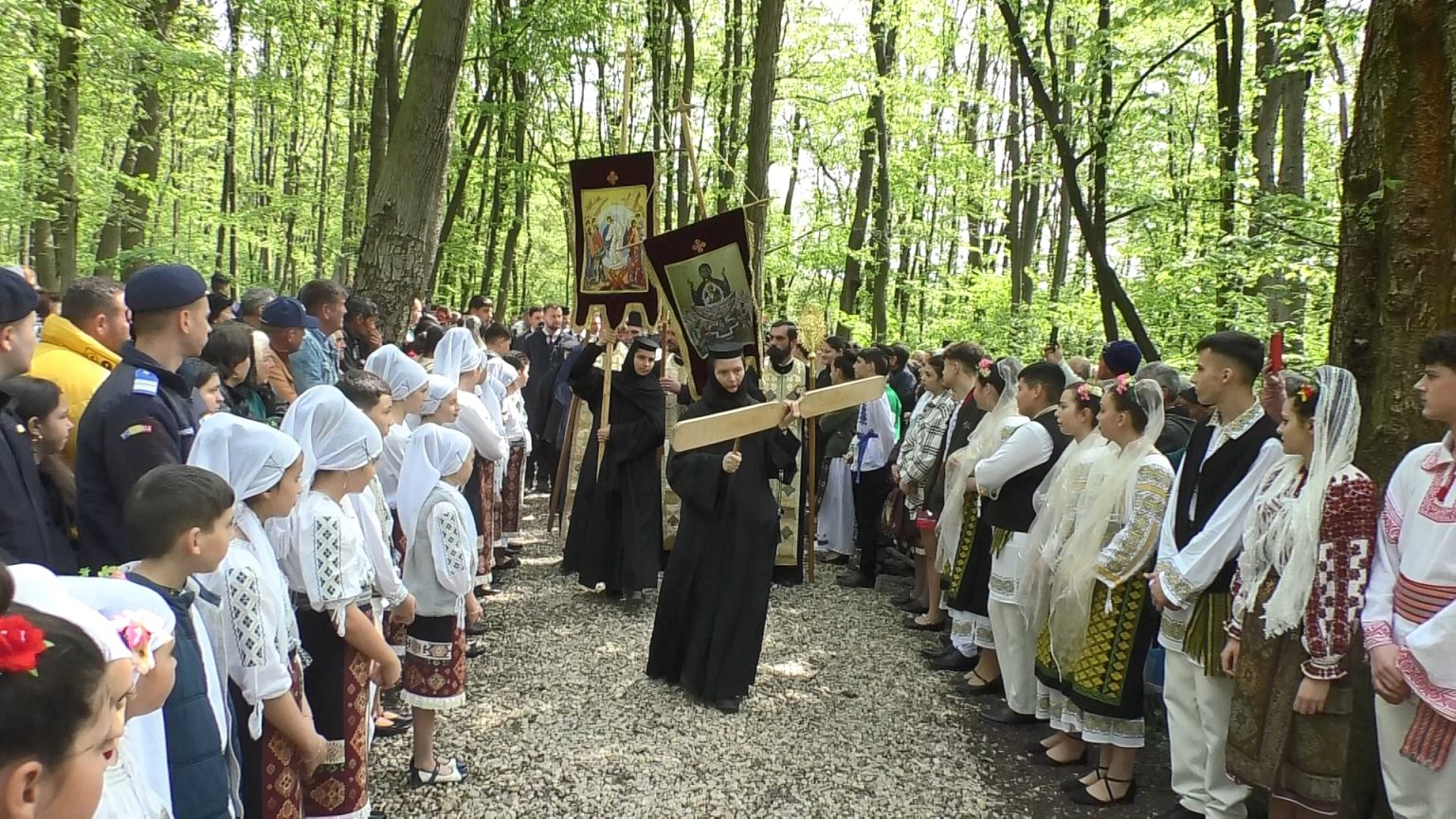 De Izvorul Tămăduirii, hramul Mănăstirii Nucet și Ziua comunei Nucet. VIDEO