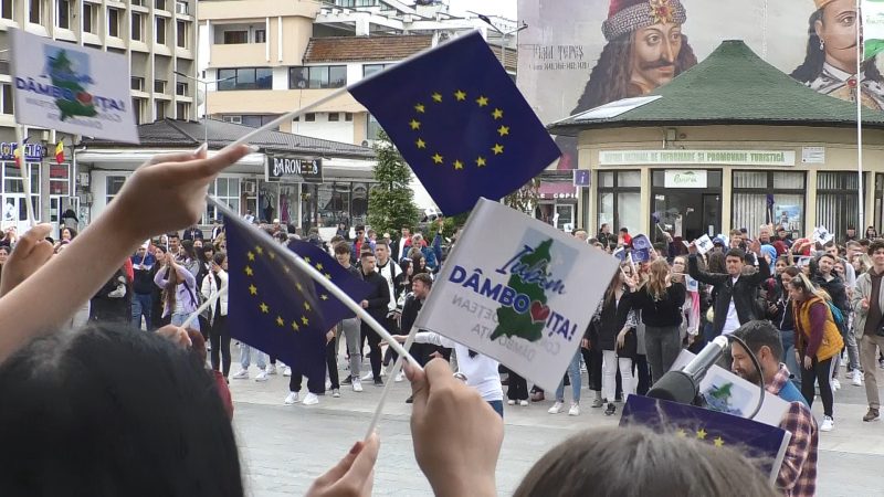 Ziua Europei a fost sărbătorită la Târgoviște, în Piața Tricolorului. VIDEO