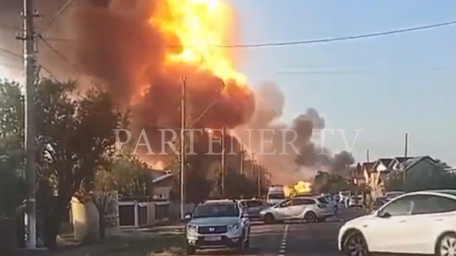 S-a activat Planul Roșu de Intervenție în județul Dâmbovița după explozia urmată de incendiu la o stație GPL din localitatea Crevedia. VIDEO