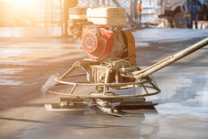 Trei pavaje de exterior rezistente si durabile: marmura, travertin, beton elicopterizat