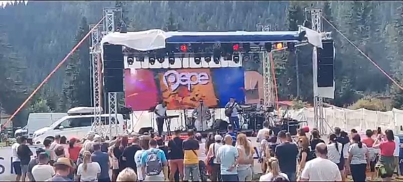 În ultima zi a Festivalului Peștera-Padina, Trupa Bere Gratis și Pepe au creat o atmosferă electrizantă. VIDEO