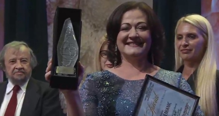 Trofeul  Festivalului de Romanţe „Crizantema de Aur” 2023 – Secțiunea Creație a fost câștigat de  Luminița Demianic din Ucraina