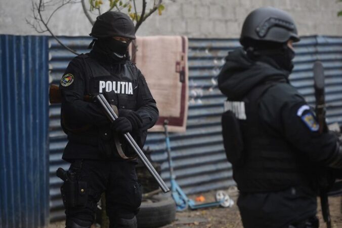 Au dat spargerea la un depozit din Băleni, polițiștii dâmbovițeni au pus mână pe hoți