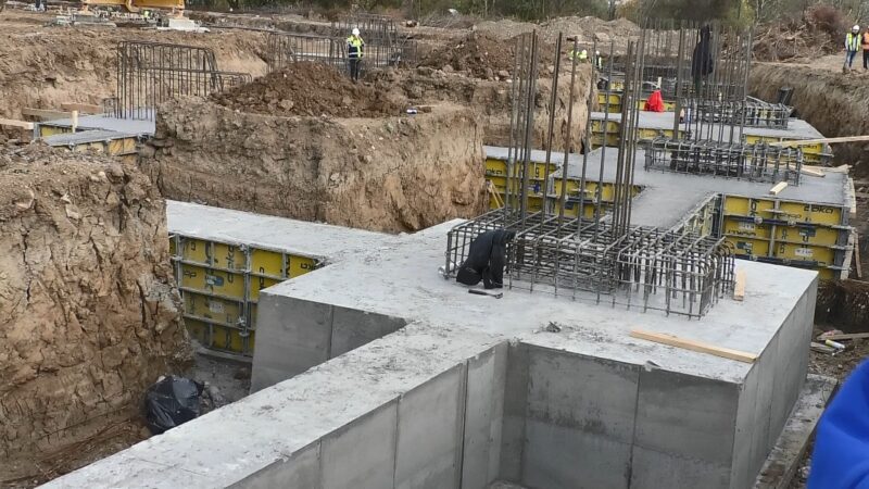Se lucrează la noul stadion „Dâmboviţa Arena”. VIDEO