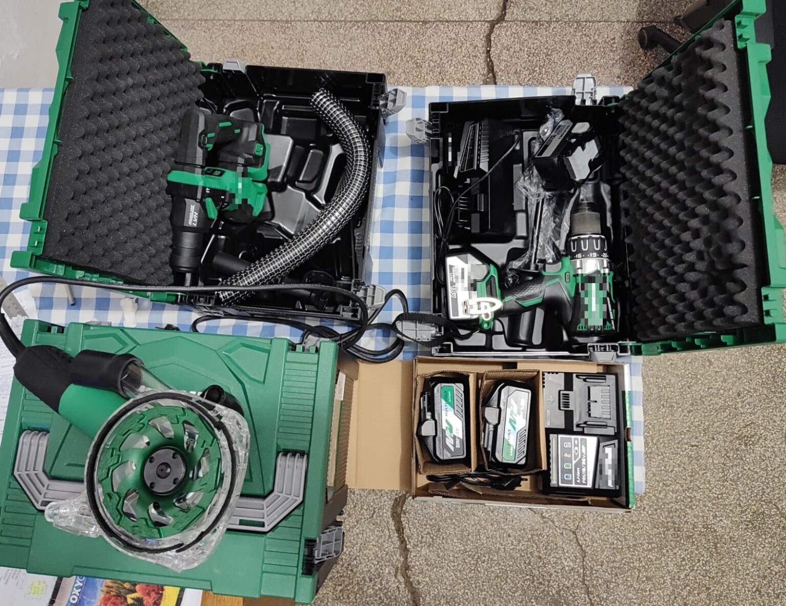 Jandarmii dâmboviţeni au depistat produse contrafăcute într-o piață din Târgoviște