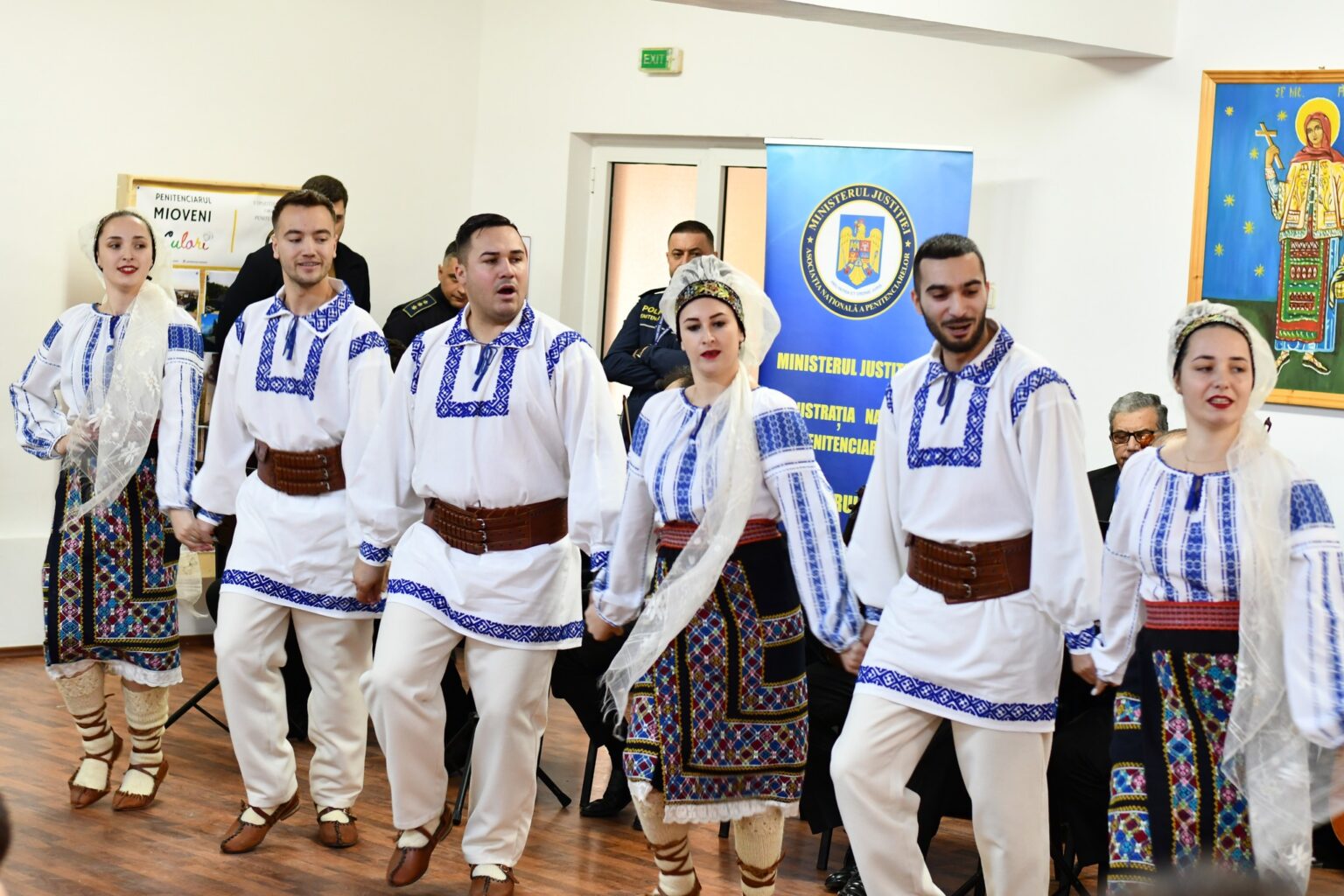 Armonie în Penitenciarul Mioveni: Orchestra Doina Argeșului aduce magia muzicii în inimile deținuților