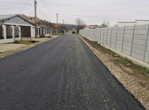 Vremea bună a permis desfășurarea lucrărilor de asfaltare în satul Ghirdoveni, comuna I.L.Caragiale  Vremea bună a permis desfășurarea lucrărilor de asfaltare în satul Ghirdoveni, comuna I.L.Caragiale, pe prima strada din cadrul proiectului