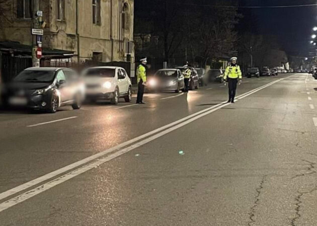 Tot județul Dâmbovița  este împânzit de polițiști, conducerea Inspectoratului de Poliție Județean Dâmbovița a dispus suplimentarea efectivelor în minivacanța ce urmează.